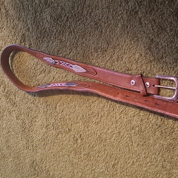 Wrangler womens brown leather belt, 42 inches. - Picture 4 of 4